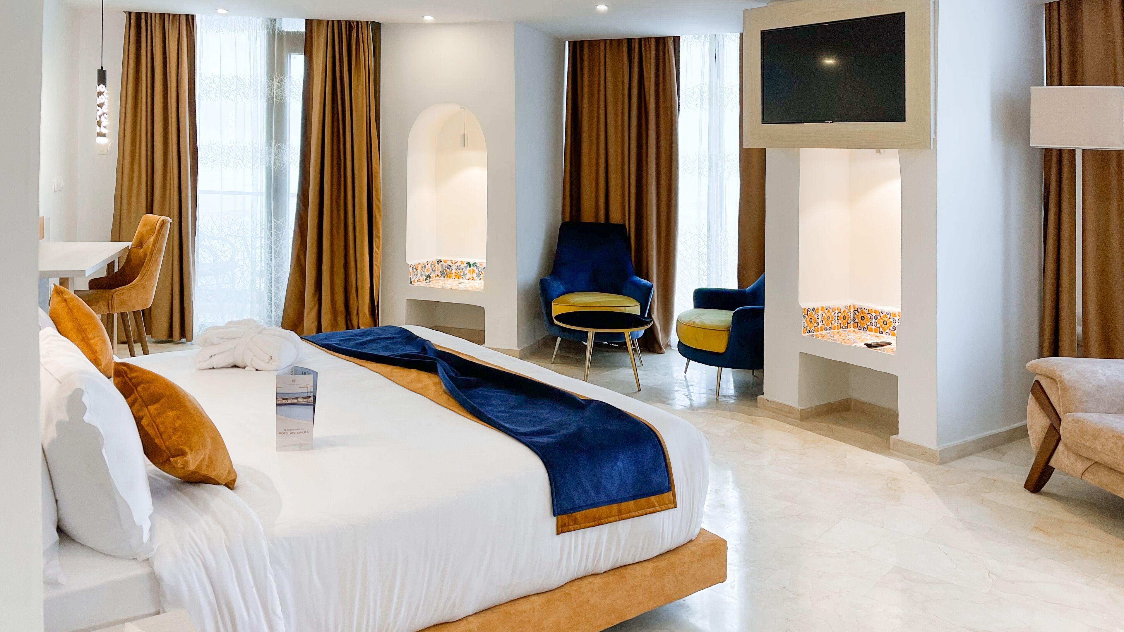 Egyptian cotton sheets, premium bedding, minibar, free WiFi