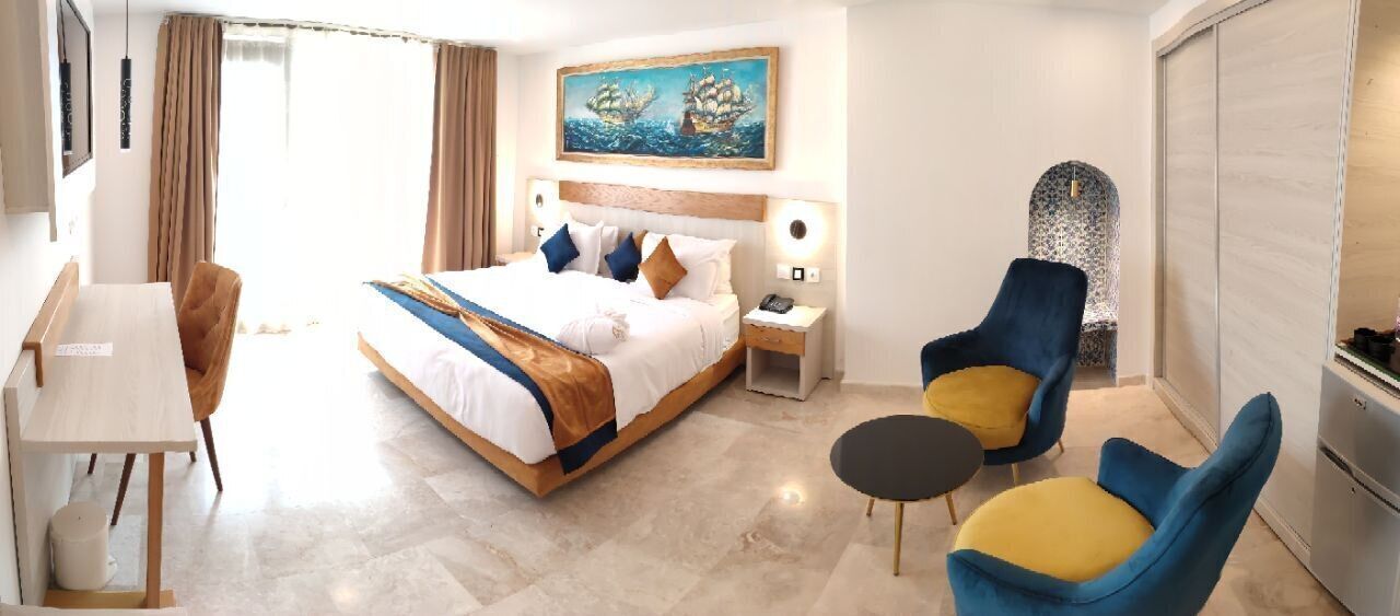 Egyptian cotton sheets, premium bedding, minibar, free WiFi