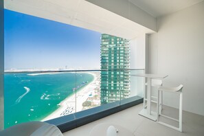 Signature Apartment | Balcony
