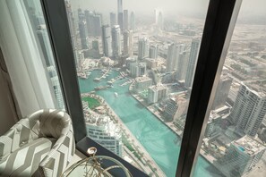 Appartement Prestige | Aire de séjour | Téléviseur connecté de 55 po avec télévision par câble, téléviseur