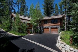 Exterior - JHRL - Elegant and Western 4-bedroom Homestead - Private hot tub in the woods (Teton Village)