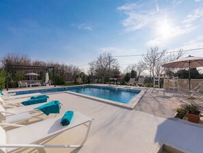 A heated pool - Villa Laura (Stanišovi)