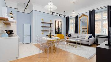 TV, Netflix, streaming services