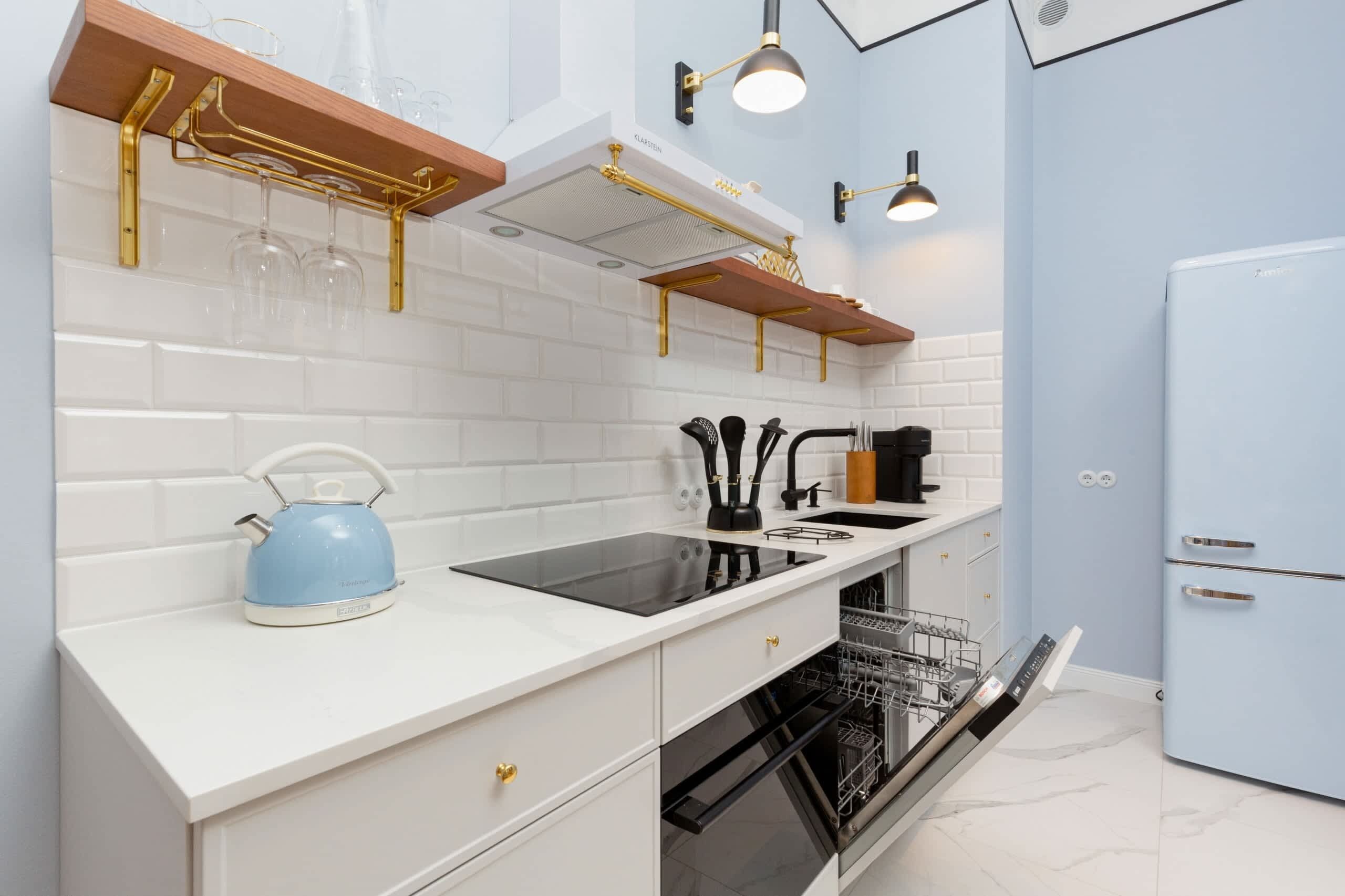 Fridge, oven, stovetop, dishwasher