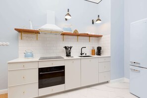 Réfrigérateur, four, plaque de cuisson, lave-vaisselle