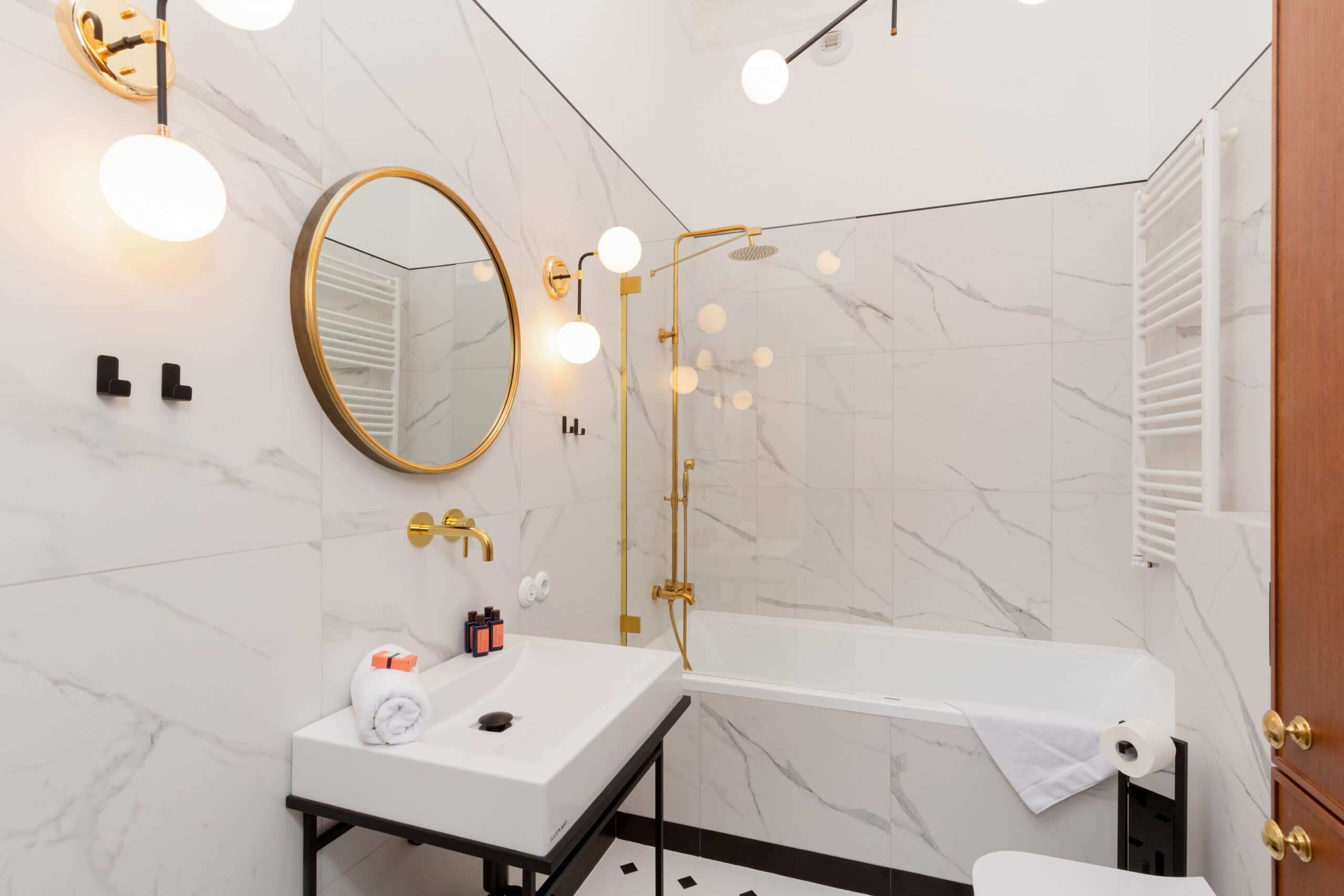 Bathtub, hair dryer, towels, shampoo