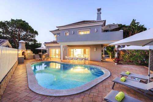 Great villa with Pool + Games Room + Sky Sports Channels !!!