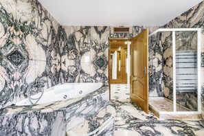 Combined shower/bathtub, bidet - Great villa with Pool + Games Room + Sky Sports Channels !!! (Vale do Lobo, Almancil)