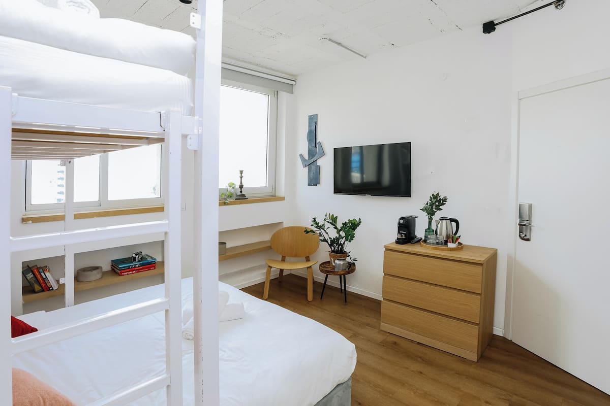 Classic Triple Room, Multiple Beds, Private Bathroom | City view