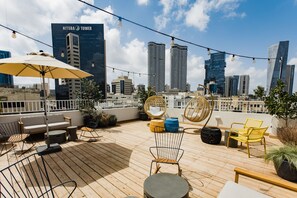 Lobby sitting area - Domus Metro Hotel (Tel Aviv)