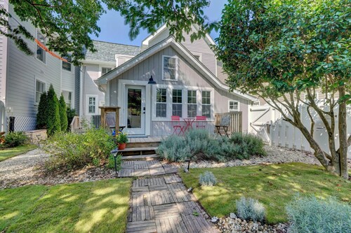 4 min walk to beach, Dog Friendly, Fenced Yard, Firepit, Fireplace, 