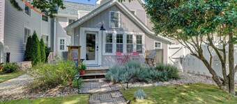 4 min walk to beach, Dog Friendly, Fenced Yard, Firepit, Fireplace, 