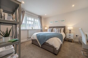 3 bedrooms, iron/ironing board, travel crib, internet - The Hideaway (D), Docking, Norfolk (Docking)