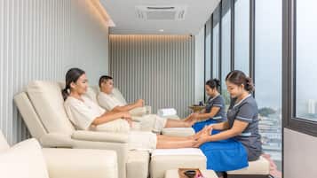 Couples treatment rooms, body treatments, hot stone massages
