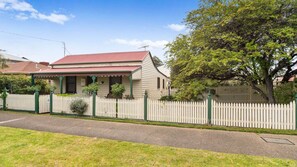 Exterior - Kaikora Seaside Cottage (Rye)