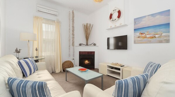 Smart TV, fireplace, DVD player