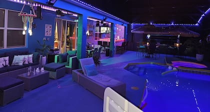Your child's dream home! Arcade room, outdoor pool with bar, family friendly!