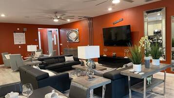 Smart TV, videojuegos, futbolito y biblioteca musical