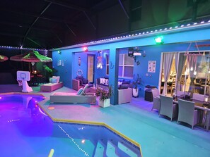 Outdoor pool, a heated pool - 20BD/15BDR/16BR. Free Early Check-In and Check-Out and free days. Inquire here. (Kissimmee)