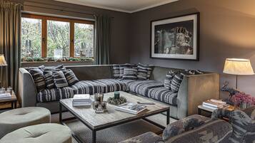 Chalet | Living area | 180-cm Smart TV with cable channels, TV, Netflix