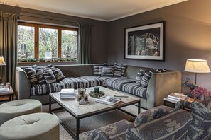 Chalet | Living area | 180-cm Smart TV with cable channels, TV, Netflix - Chalet Molterer (Kitzbuhel)