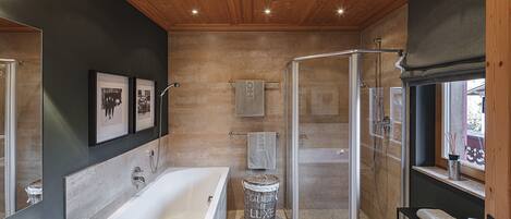 Chalet | Bathroom | Hair dryer, towels, soap, shampoo