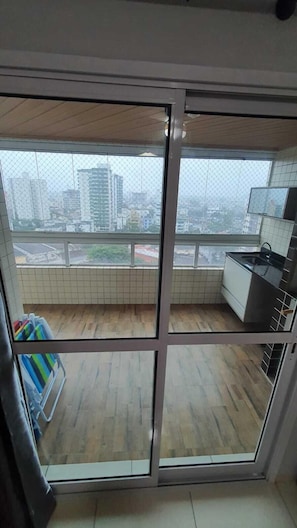 Family Apartment | Terrace/patio - Apartamento Completo Guilhermina 82 (Praia Grande)