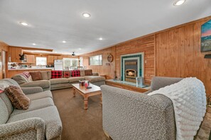 TV connectée, cheminée, baby-foot