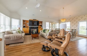 TV - Summer Dream - Corolla, Whalehead, 300 Yds to Beach, Ocean View, Foosball, Pool, Hot Tub, Pets OK (Corolla)