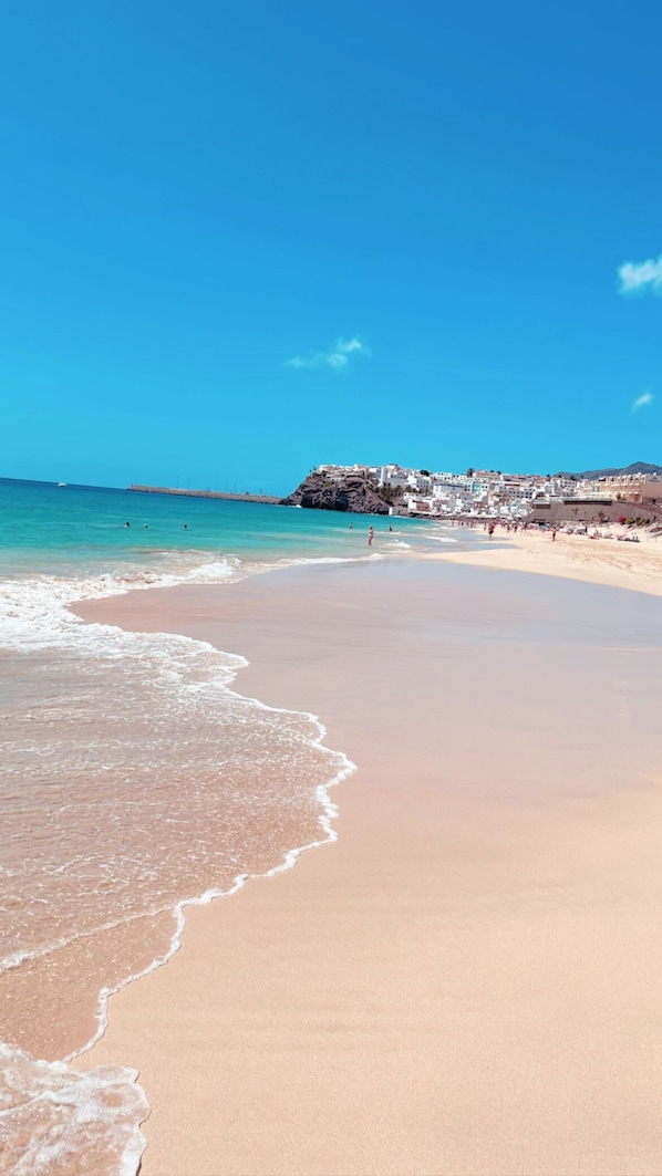 Una playa cerca, toallas de playa