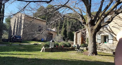 Mazet dans un hameau familial