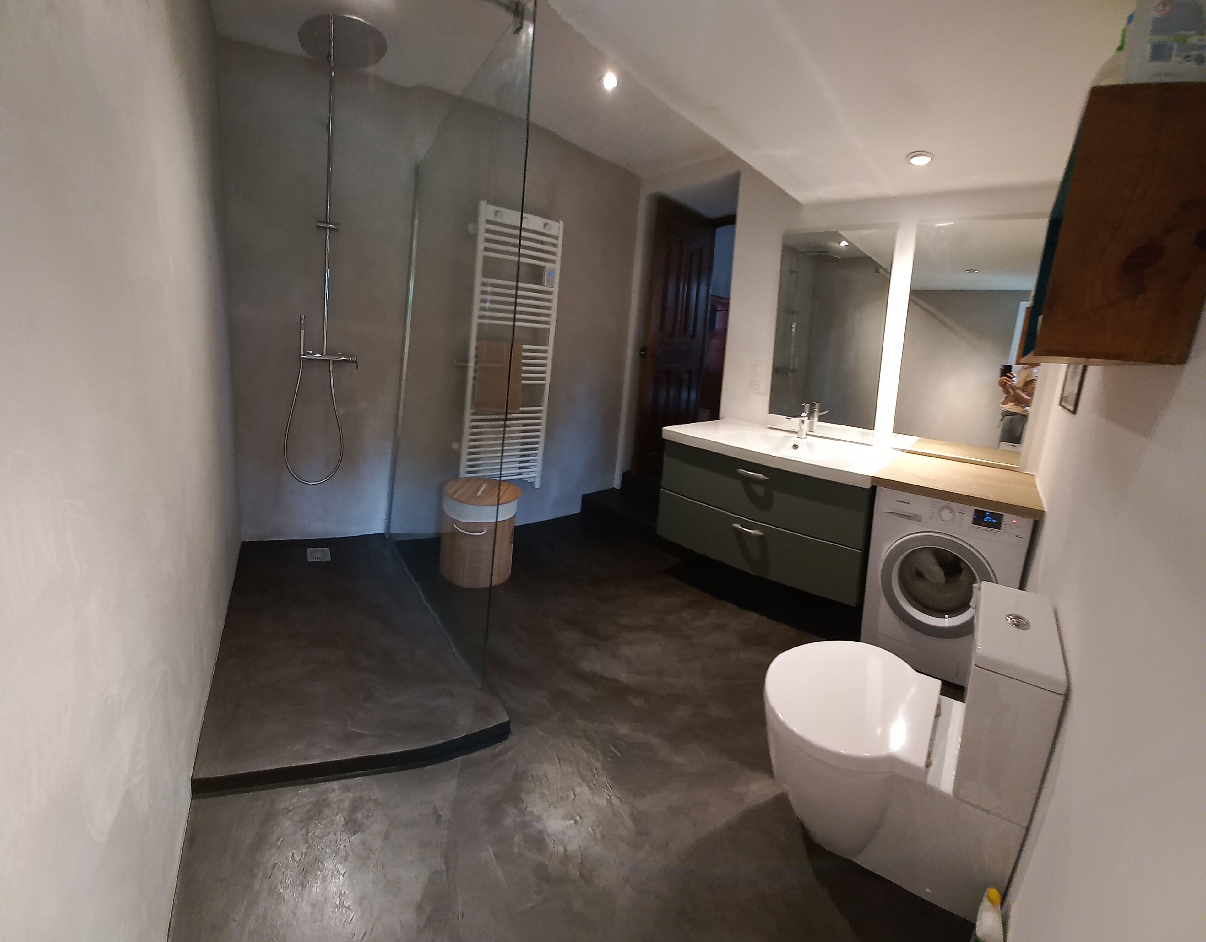 Douche, savon, papier toilette