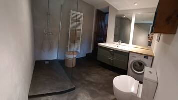 Douche, savon, papier toilette