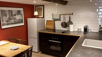 Réfrigérateur, four, plaque de cuisson, lave-vaisselle