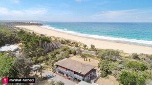 On the beach - ART HOUSE- 2 BEDROOM (CUTTAGEE)