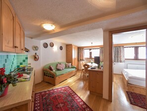 1 Schlafzimmer, Reisekinderbett, kostenloses WLAN, Bettwäsche