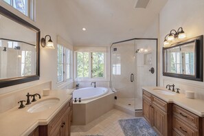 Shower, hair dryer, towels - 3839 Lucky Lotus ~ Beautiful Custom Home Near Town (Carmel)
