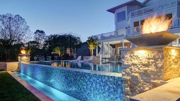 Lämmitetty uima-allas