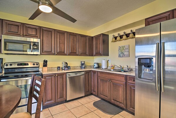Fridge, microwave, stovetop, dishwasher