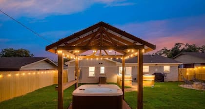 Luxury Home w/ Hot Tub near AT&T Stadium
