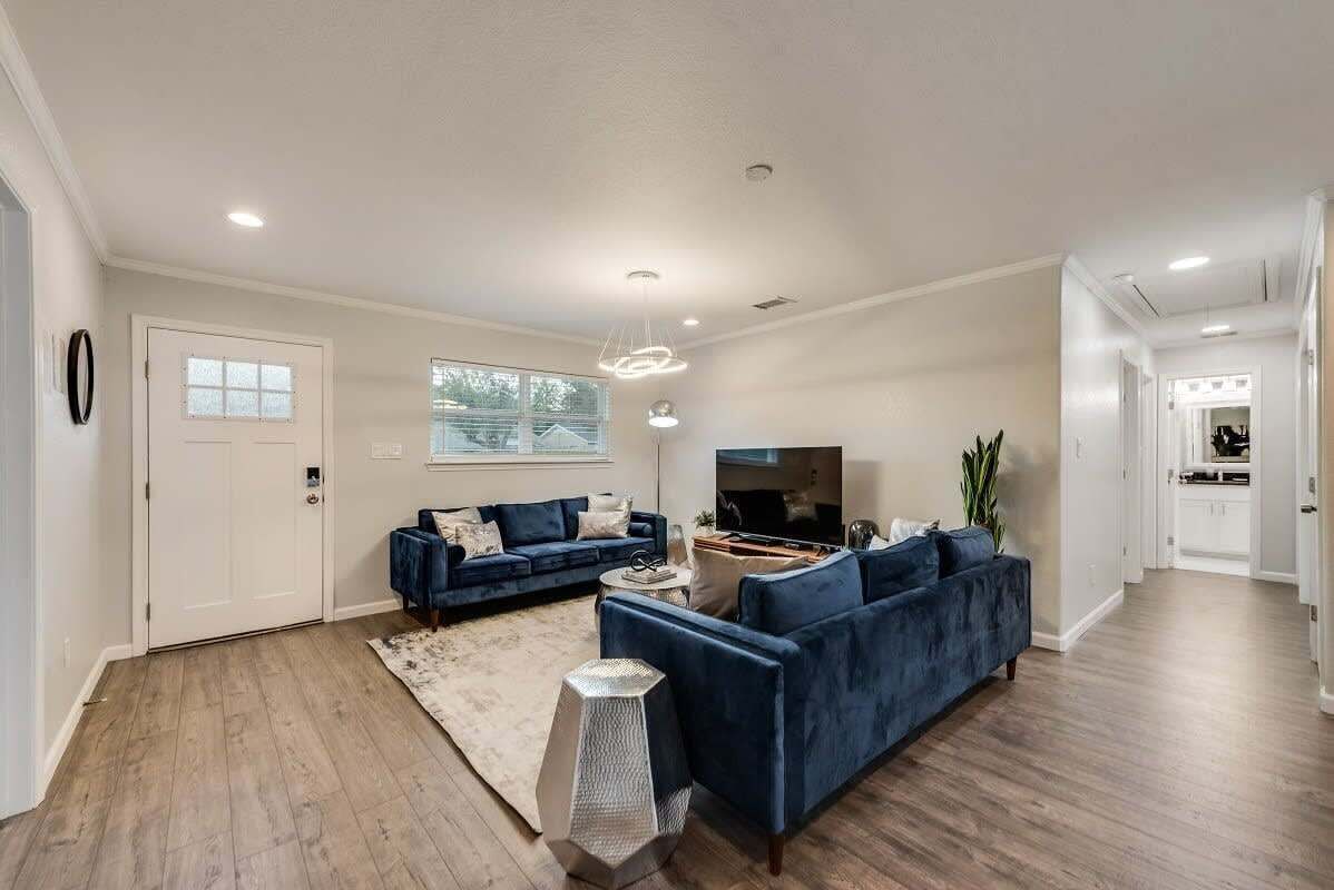 TV, stereoanlegg og kontorer