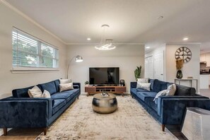 TV, impianto stereo, studio