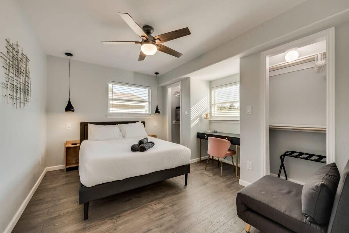 5 soverom, strykejern/-brett, wi-fi og sengetøy