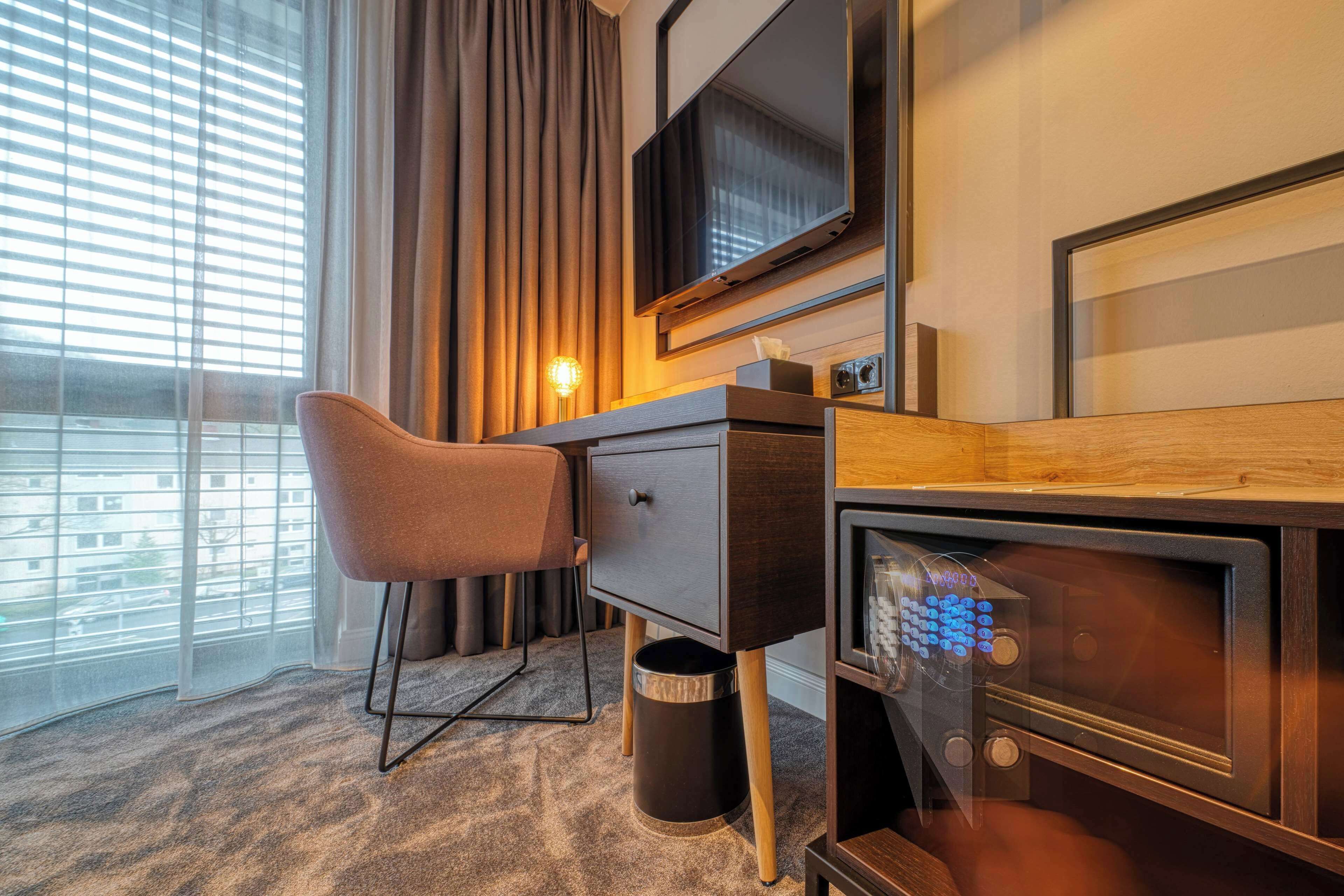 standard room, 1 double bed | 1 bedroom, in-room safe, desk, soundproofing