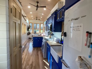 Fridge, microwave, oven, stovetop - Custom-built Tiny House on forested lot near Quechee (Hartland)