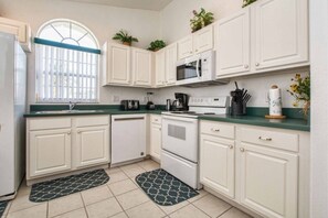 Casa, 4 quartos | Cozinha privada | Fogão, cooktop, cafeteira/chaleira, torradeira