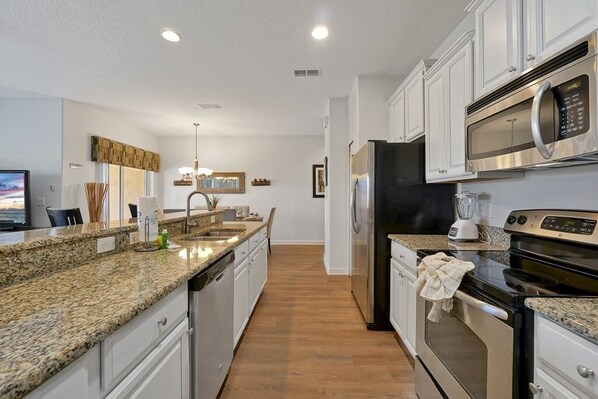 Pientalo, 4 makuuhuonetta | Yksityinen keittiö | Talouspaperi