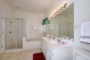 Bathroom - Esprit-3 Bedrooms House w/pool-4100ES 3 Home by RedAwning (Davenport)
