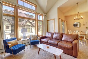 Condo, 4 Bedrooms | Living room | Fireplace