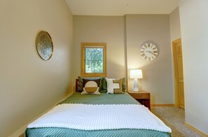 Condo, 4 Bedrooms | 4 bedrooms, iron/ironing board, free WiFi, bed sheets
